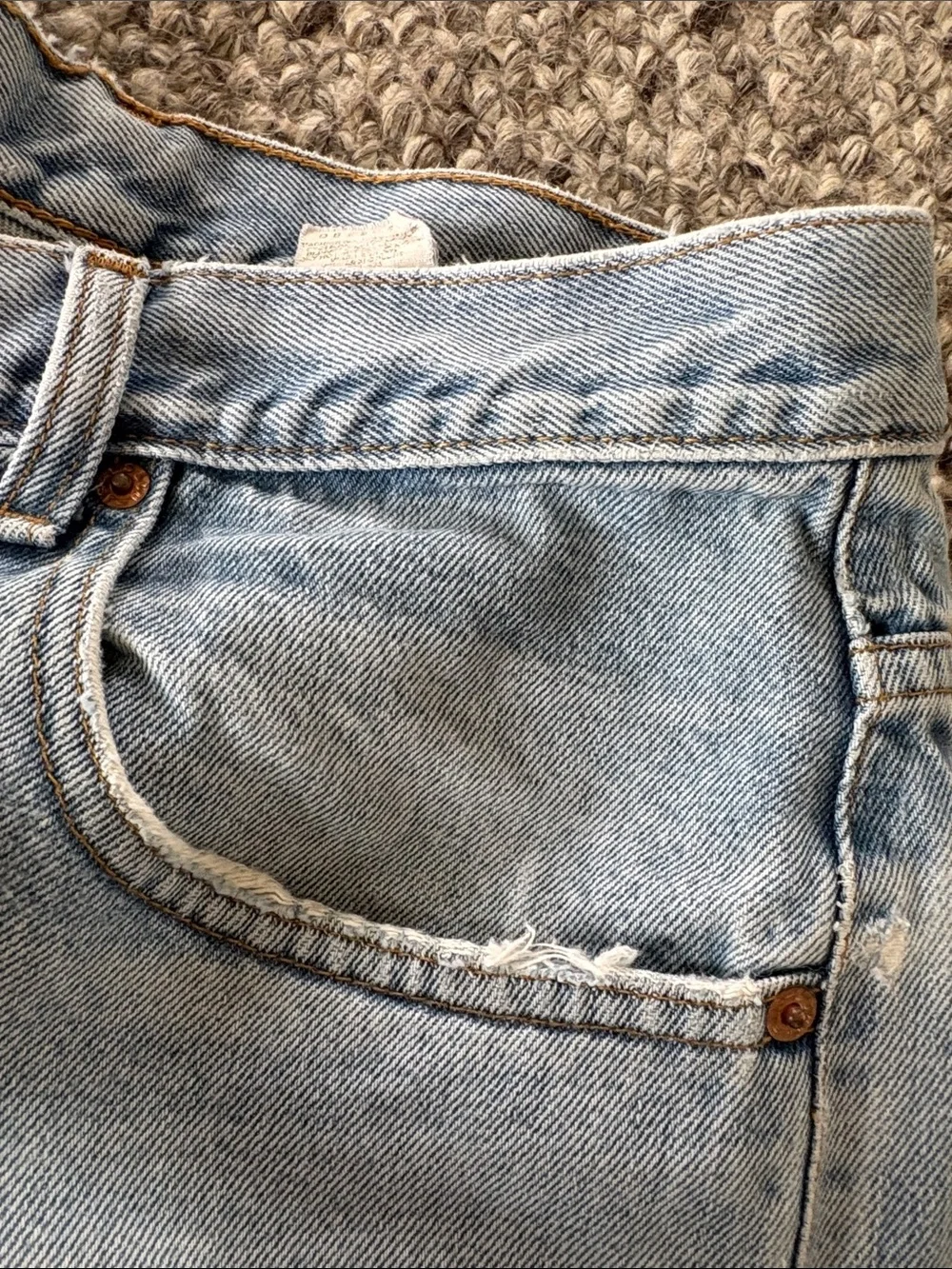 VTG 1989 Levi's 560 Loose Fit Tapered Jeans 34x30 Blank Tab Made in USA Thrashed